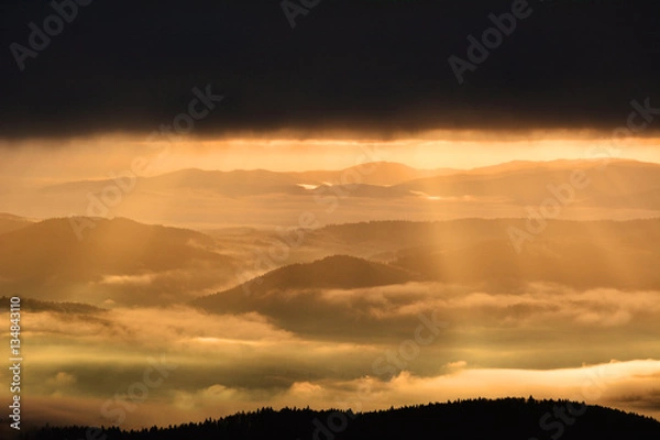 Obraz Sunrise in the Polish mountains. Fot. Konrad Filip Komarnicki / EAST NEWS Krynica - Zdroj 28.12.2015 Wschod slonca na Jaworzynie Krynickiej.