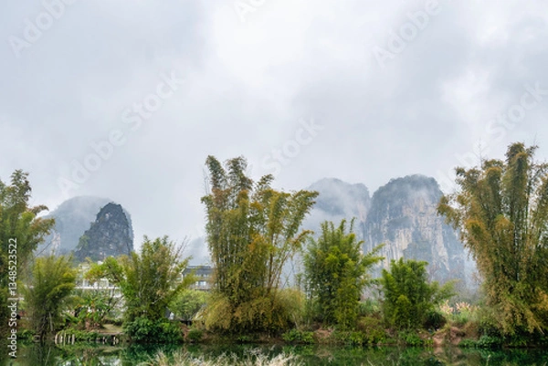 Fototapeta A Picturesque View of Guilin's Karst Mountains