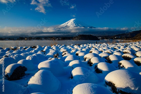 Fototapeta 河口湖から富士山と雪景色