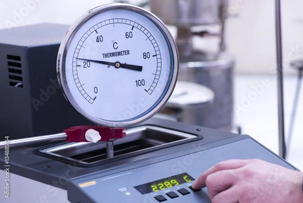 Obraz Industrial thermometer calibration in progress