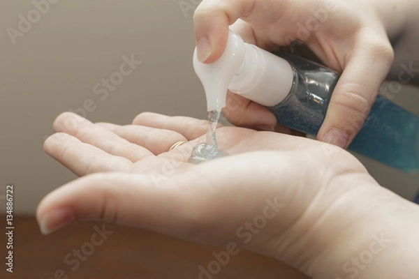 Obraz Kobiece za pomocą mydła przeciwbakteryjnego