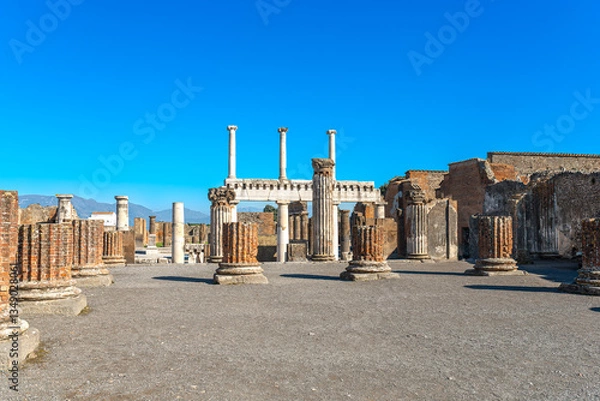 Fototapeta The Basilica was used for business and the administration of justice. It dates back to 130-120 BC and is one of the oldest examples of this type of building in the entire Roman world. The Basilica is 
