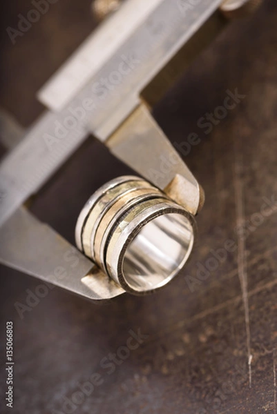 Obraz Handmade silver spinner ring_the workshop collection