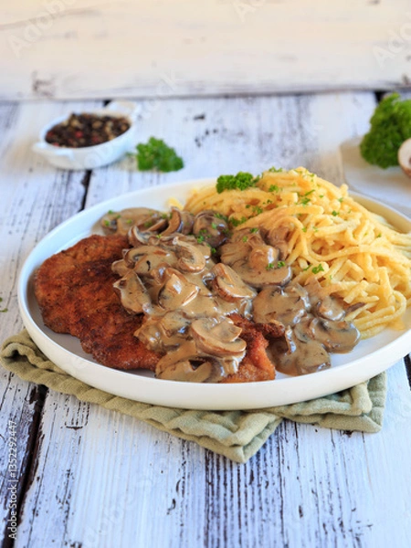 Obraz Schnitzel mit Spätzle und Rahmsoße