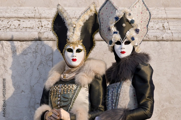 Obraz Venice, Italy - People dressed in carnival masks are photographed by tourists in the scenery of the ancient Venetian palaces