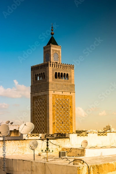 Fototapeta View of the Al-Zaytuna Mosque and the skyline of Tunis at dawn. The mosque is a Landmark of Tunis. Tunisia, North africa.