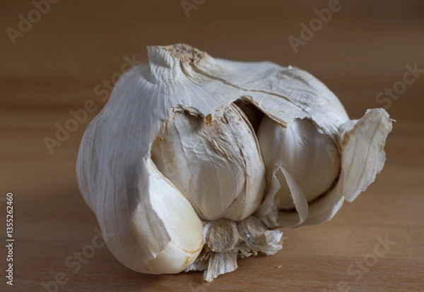 Fototapeta aufgebrochene Knoblauchknolle