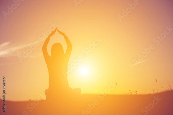 Fototapeta hands-shape for the Sun.