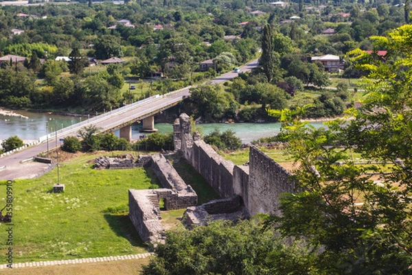 Fototapeta Aerial view of the old bridge over the river from Nokalakevi fort in Georgia.