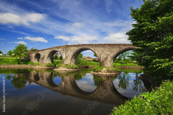 Fototapeta StirlingoOld bridge with arches, turrets and buttresses crosses the Forth river. Scotland,