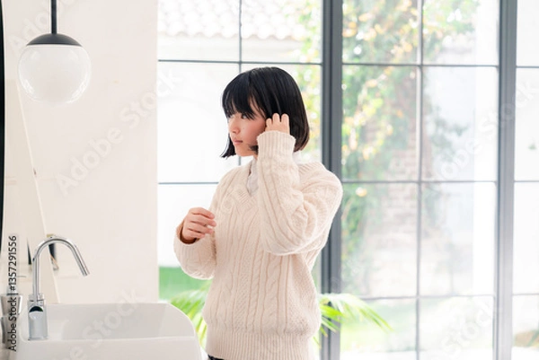 Fototapeta 制服を着て朝の準備をする女子高生