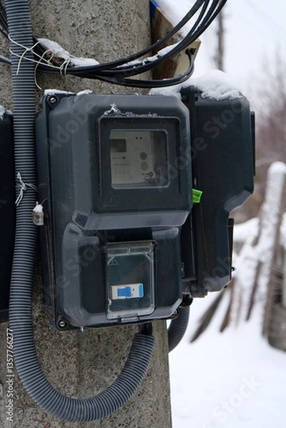 Obraz Electric meters for household consumers in private homes hang on a pole