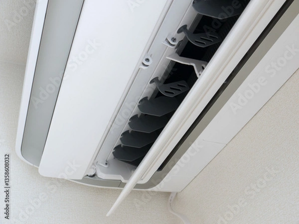 Obraz 壁に設置されたエアコン　天井　吹き出し口
