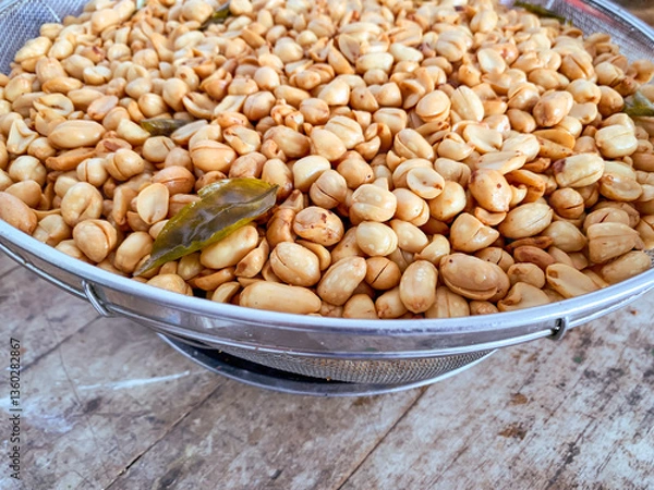 Obraz fried peanut in a basket