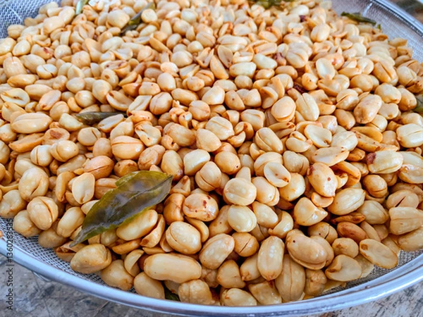 Obraz fried peanut in a basket