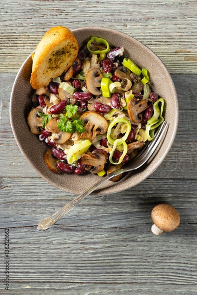 Obraz Spring salad with red beans and mushrooms. Served with croutons and garlic butter.