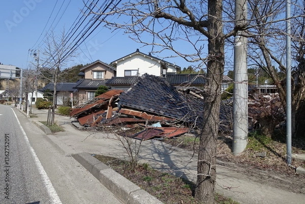 Obraz 能登、家屋の倒壊