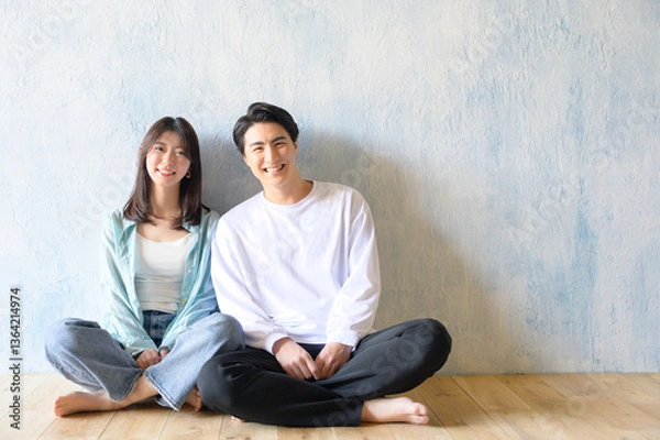 Obraz 並んで座る日本人男女