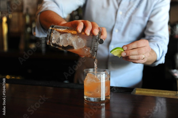 Obraz Bartender pouring a cocktail
