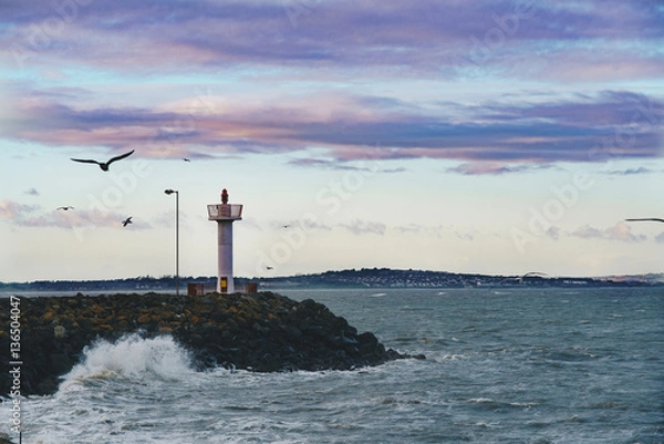 Fototapeta Lighthouse vs Waves