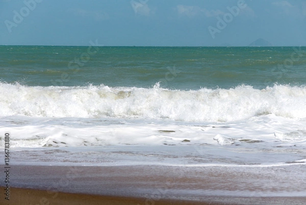 Fototapeta waves on the beach