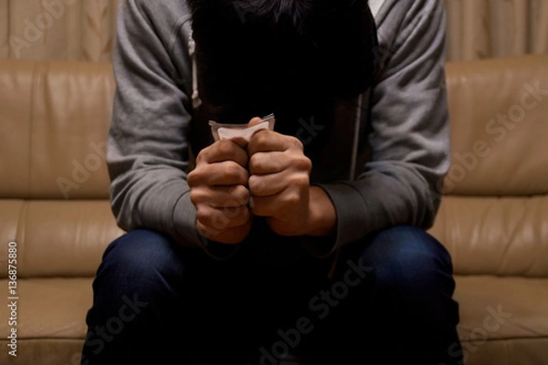 Obraz 覚醒剤・コカインなどなど危険ドラッグや薬物依存になってしまった中毒患者イメージ写真素材