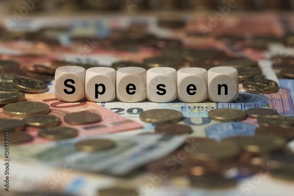 Obraz spesen - Holzwürfel mit Buchstaben im Hintergrund mit Geld, Geldscheine