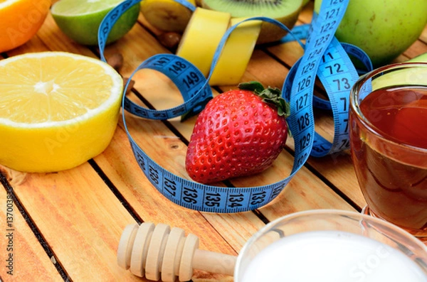 Obraz centimeter with fruit on table