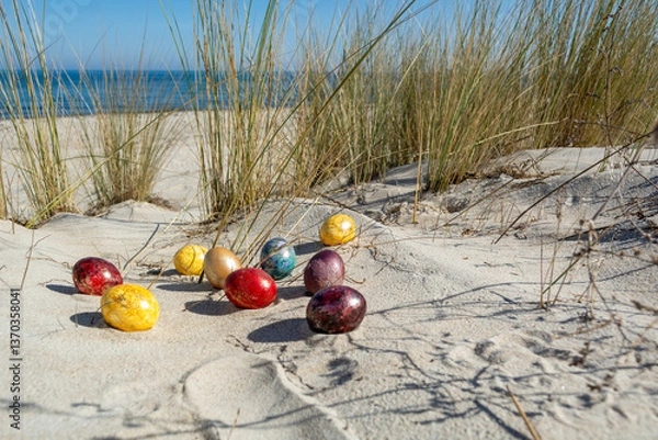 Obraz Bunte Ostereier in den Dünen, am Strand in Thiessow auf Rügen