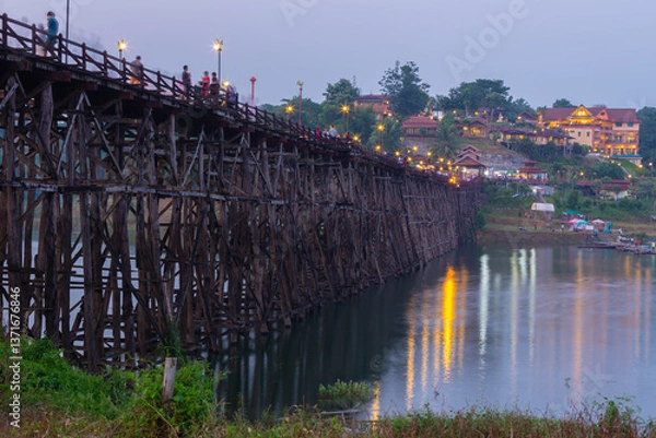 Fototapeta Wooden Mon Bridge is Thailand's longest wooden bridge with the length of 850 meters.  It was builded for comfortable transportation between people living in Sangkhlaburi and Mon Villages, Kanchanaburi