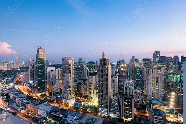 Obraz Makati City Skyline w nocy. Manila, Filipiny.