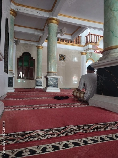 Obraz man praying in a mosque