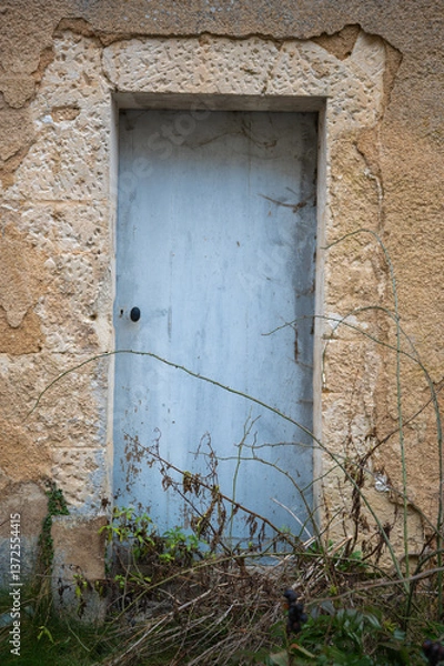 Fototapeta Türe in Druyes les belles Fontaines, Frankreich