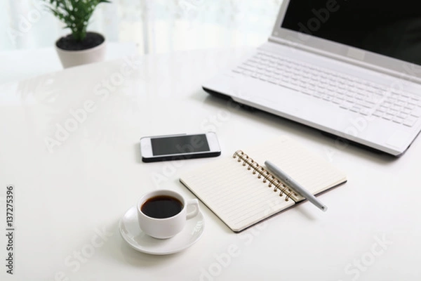 Fototapeta 綺麗なパソコンとノート
