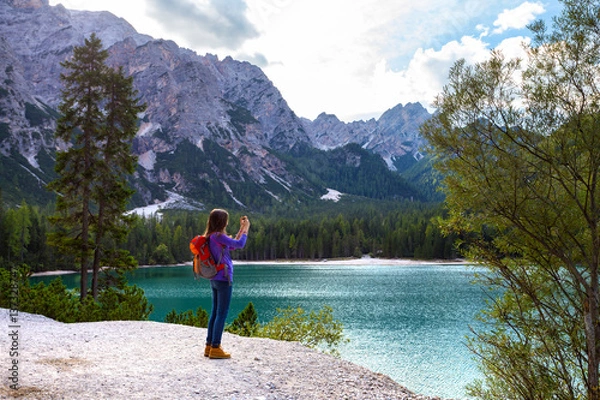 Obraz tourist girl at the Braies lake