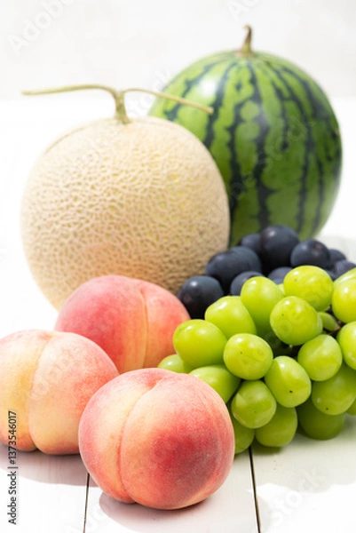 Fototapeta 夏の果物（スイカ、メロン、桃、シャインマスカット、巨峰）　白板