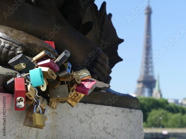 Fototapeta Love Lockers Paris Eiffel Tower