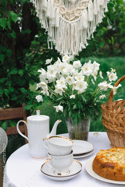 Obraz breakfast in the spring garden