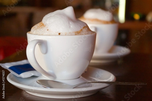 Obraz dwie filiżanki do cappuccino z mleczną pianką