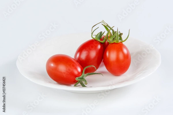 Obraz tomatoes on a white plate