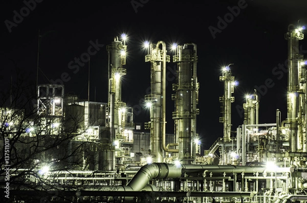 Fototapeta 夜の工場プラント