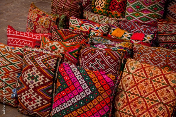 Obraz Bunte Kissen auf dem Basar in Marrakesh