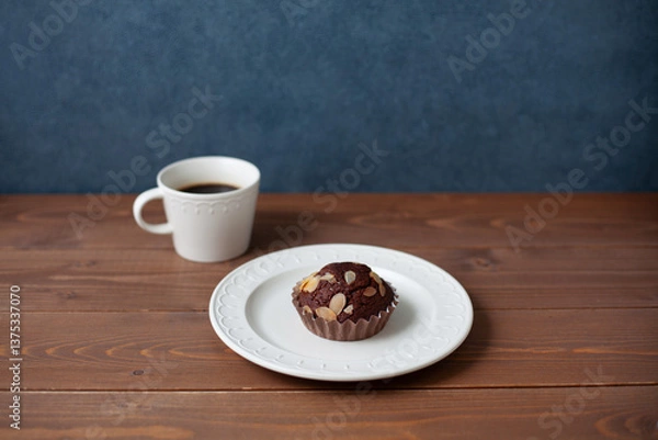 Fototapeta チョコレートカップケーキとコーヒー 木のテーブル
