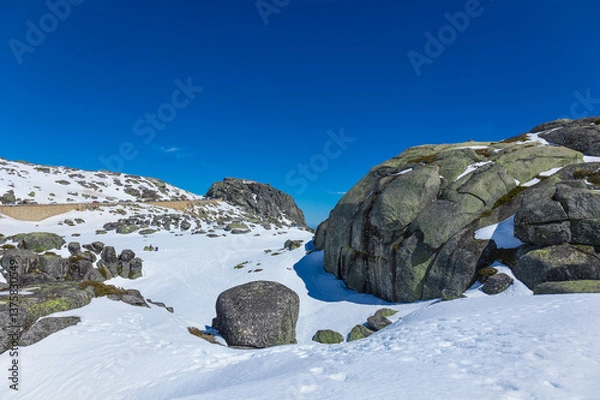 Obraz Mountain range in Serra da Estrela natural park with snow