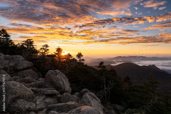 Obraz 山梨県山梨市　国師ヶ岳から望む朝焼け