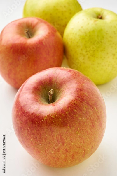 Fototapeta 赤いりんごと青りんご