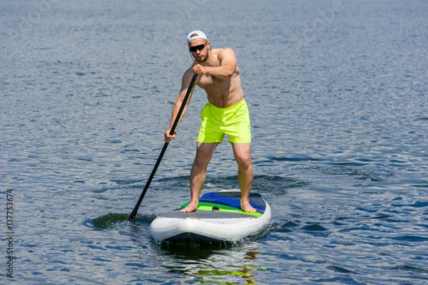 Fototapeta man practicing paddle board 05