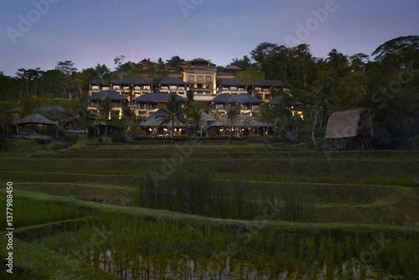 Obraz This luxurious hotel offers you an elegant stay with a breathtaking view of Ubud’s lush rice fields.