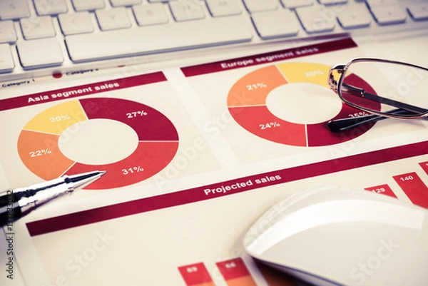 Obraz Preparing average sales report