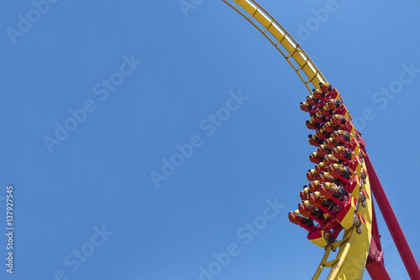 Obraz Rollercoaster Ride (na tle błękitnego nieba)